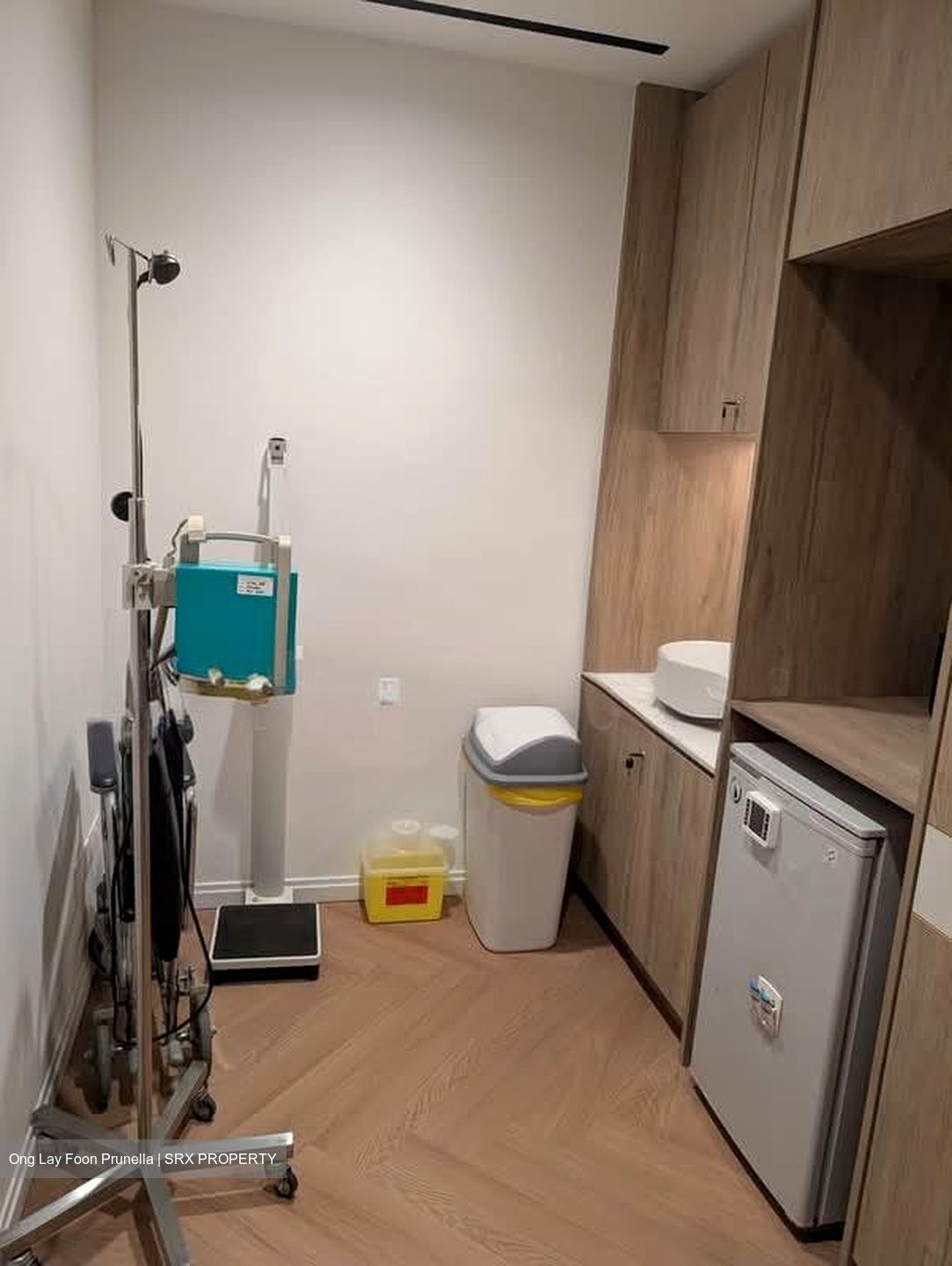 Mount Elizabeth Hospital (D9), Retail #580629181